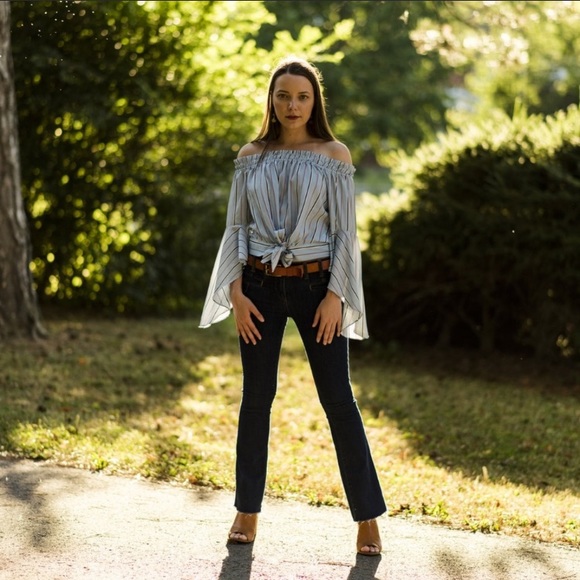 Essue off the shoulder Bell sleeve top - Picture 2 of 3